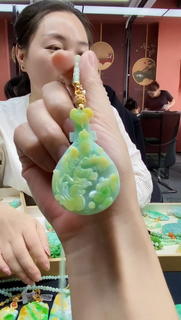 颈饰未镶嵌翡翠吊坠