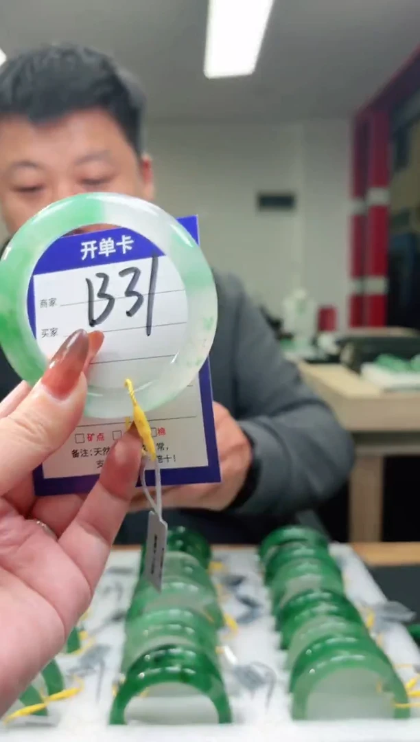 未镶嵌手镯石英质玉（非洲翠）54+