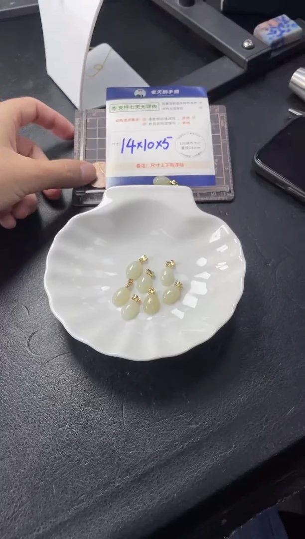 【闪购商品】和田玉挂件银S925镶嵌和田玉蛋面配绳/多样性发其一CP