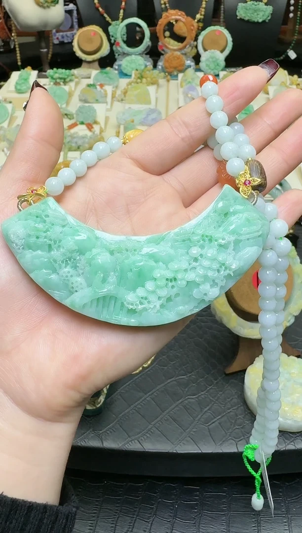 【闪购商品】翡翠颈饰未镶嵌天然翡翠满绿山水弯弯