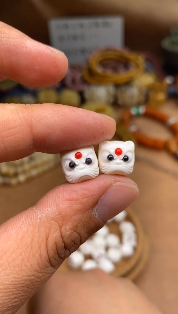 其他牛骨P724-醒狮2个-有棕裂