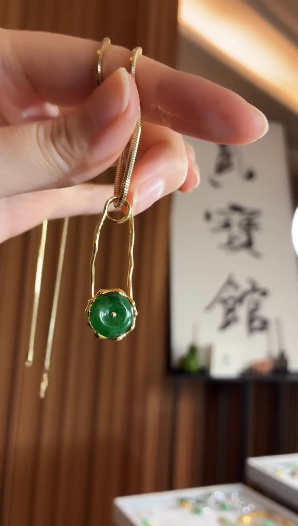 吊坠(不含链)18K金镶嵌翡翠吊坠