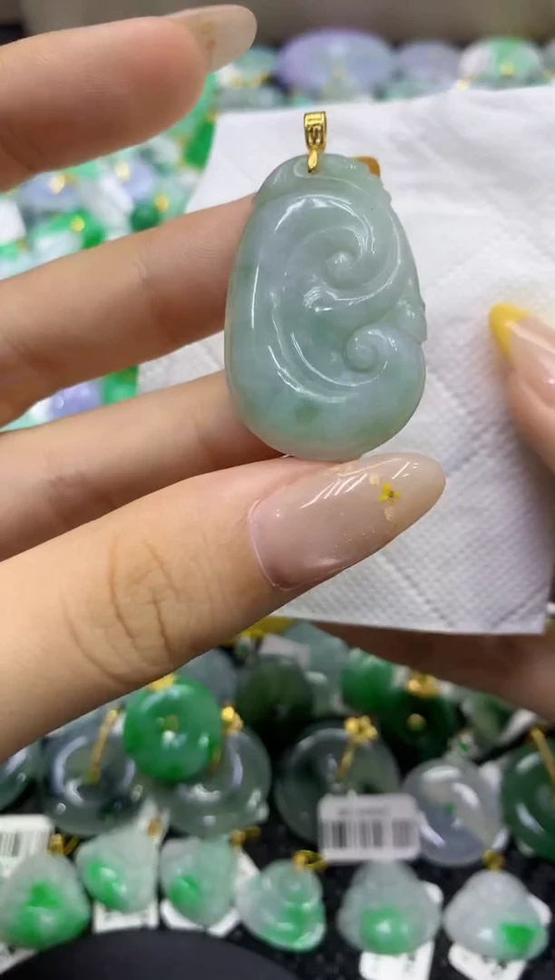 颈饰未镶嵌翡翠天然缅甸翡翠A货