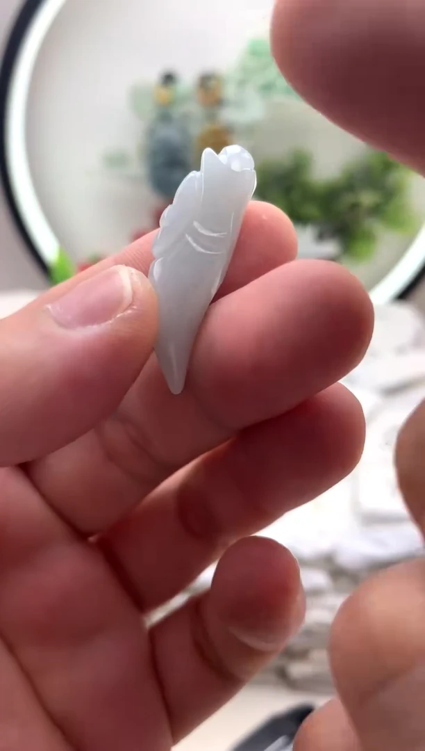 颈饰未镶嵌翡翠龙牙