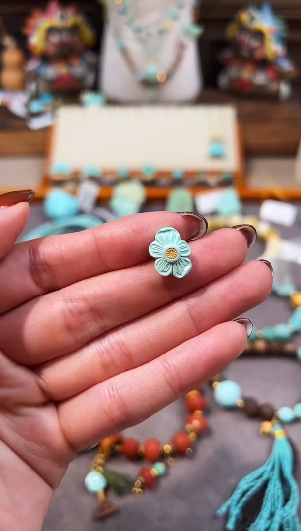 未镶嵌绿松石配饰花卡子