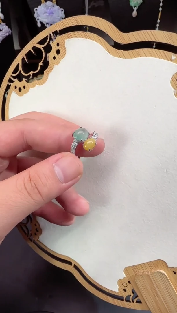 【闪购商品】翡翠颈饰未镶嵌牌子