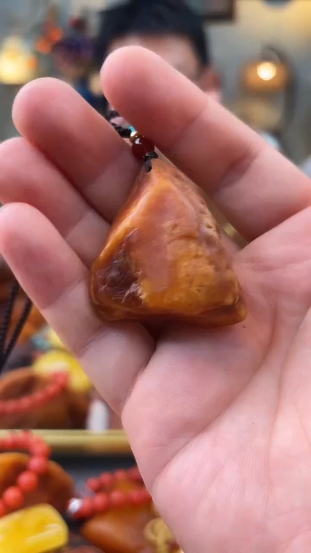 未镶嵌颈饰琥珀吊坠