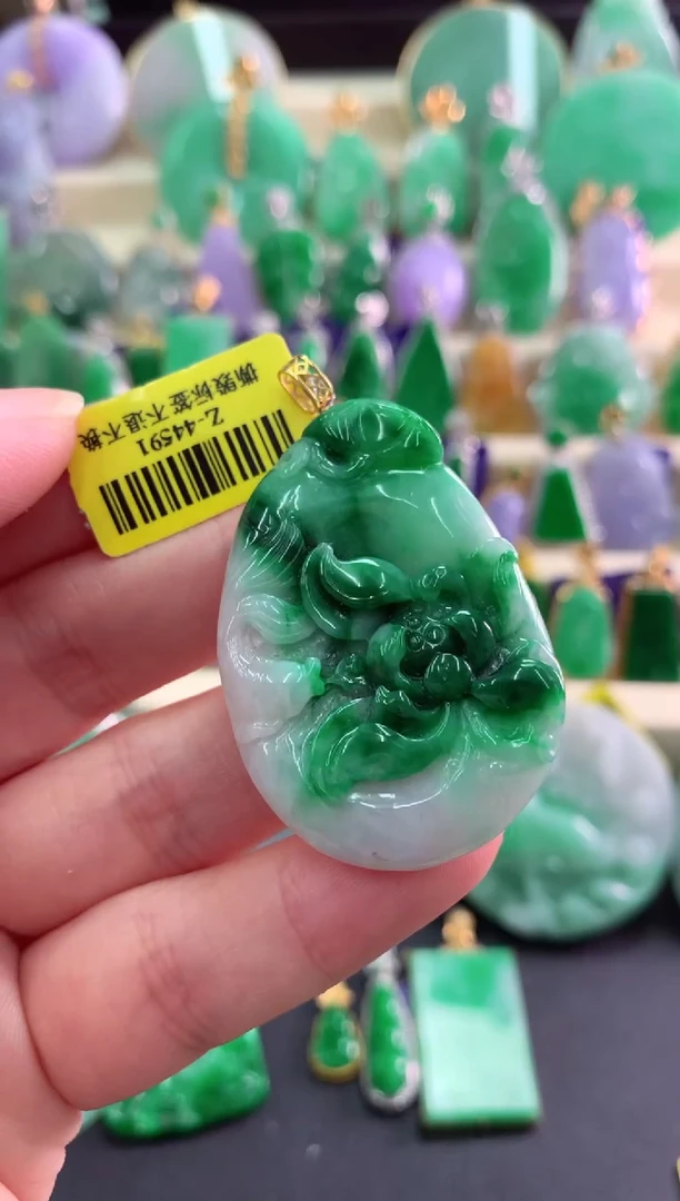 颈饰18K金镶嵌翡翠挂件