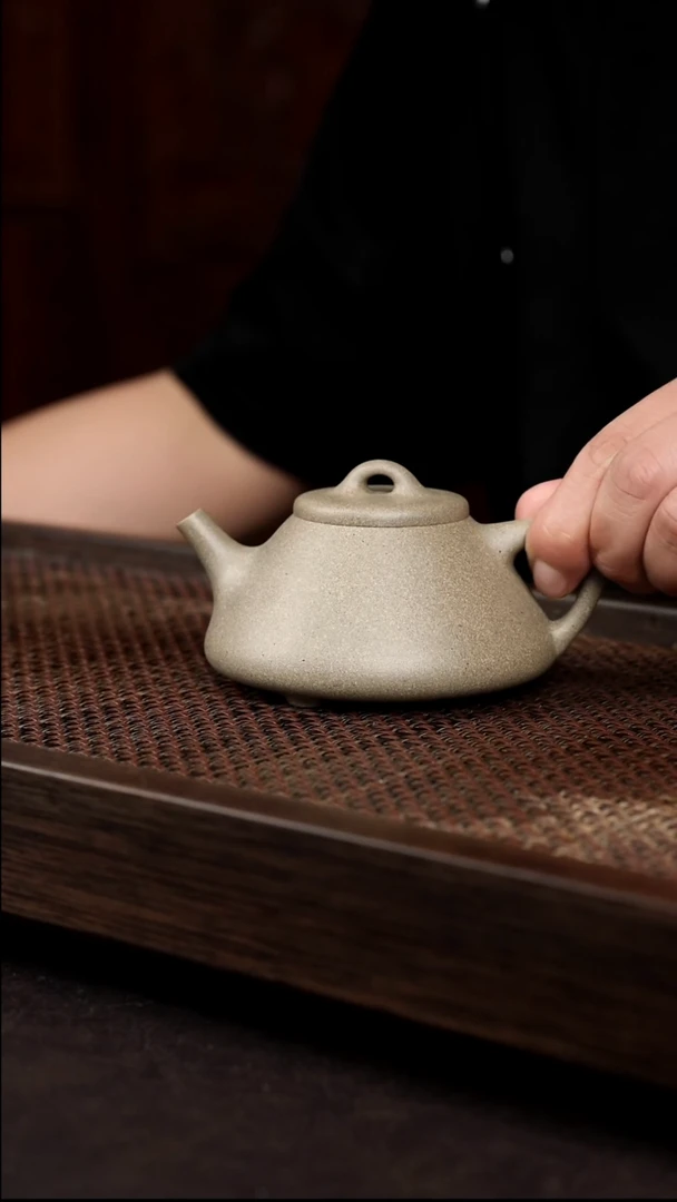 茶壶紫砂青段子冶{大}