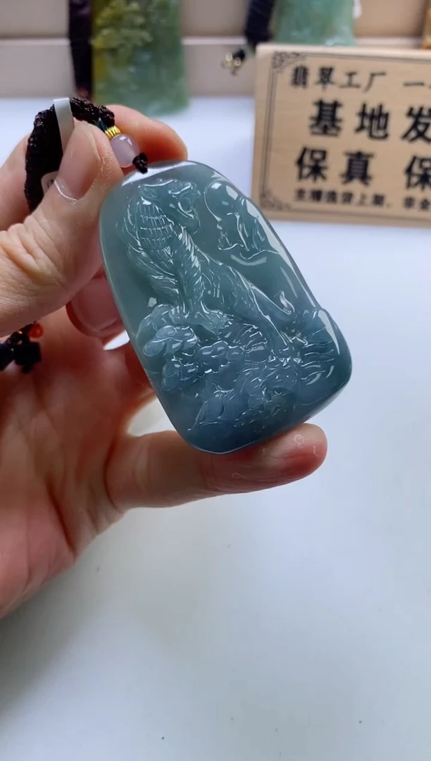 颈饰未镶嵌翡翠