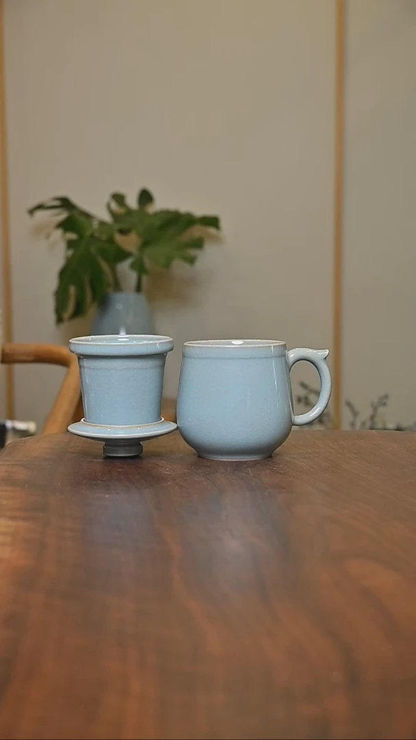 茶水分离杯 天青 微瑕 无款