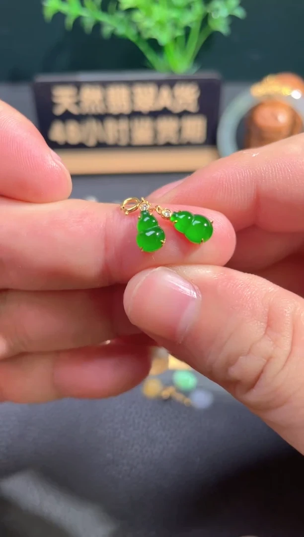 颈饰18K金镶嵌翡翠翡翠