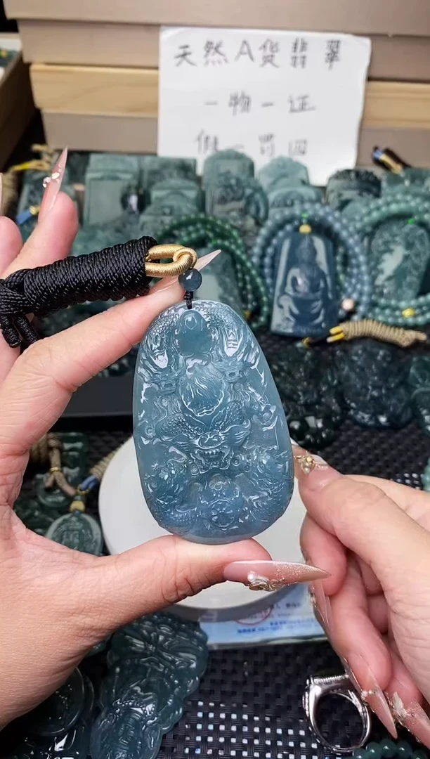 颈饰未镶嵌翡翠