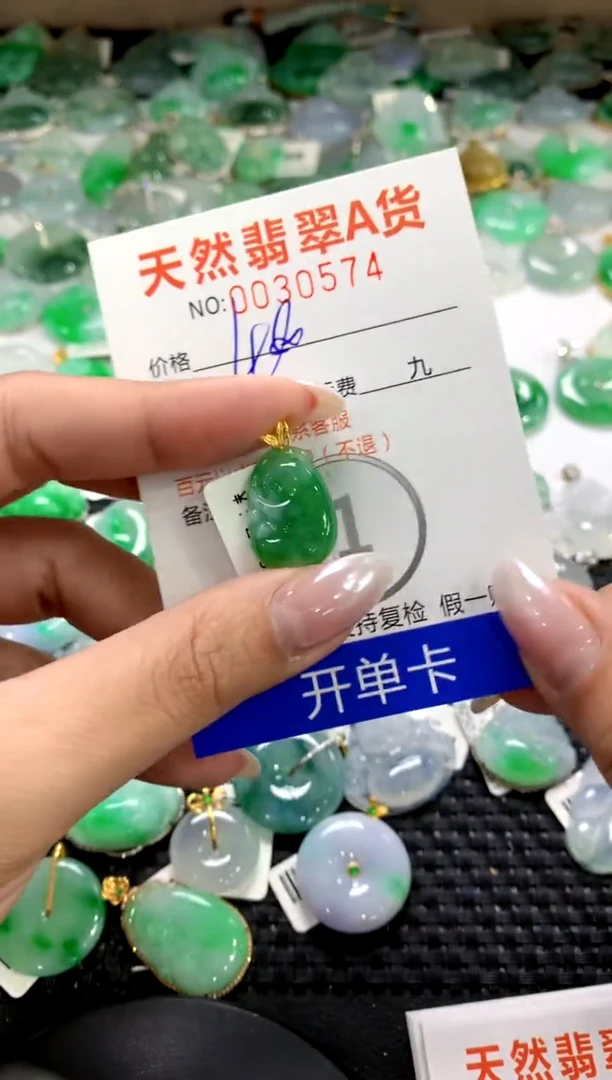 颈饰18K金镶嵌翡翠1
