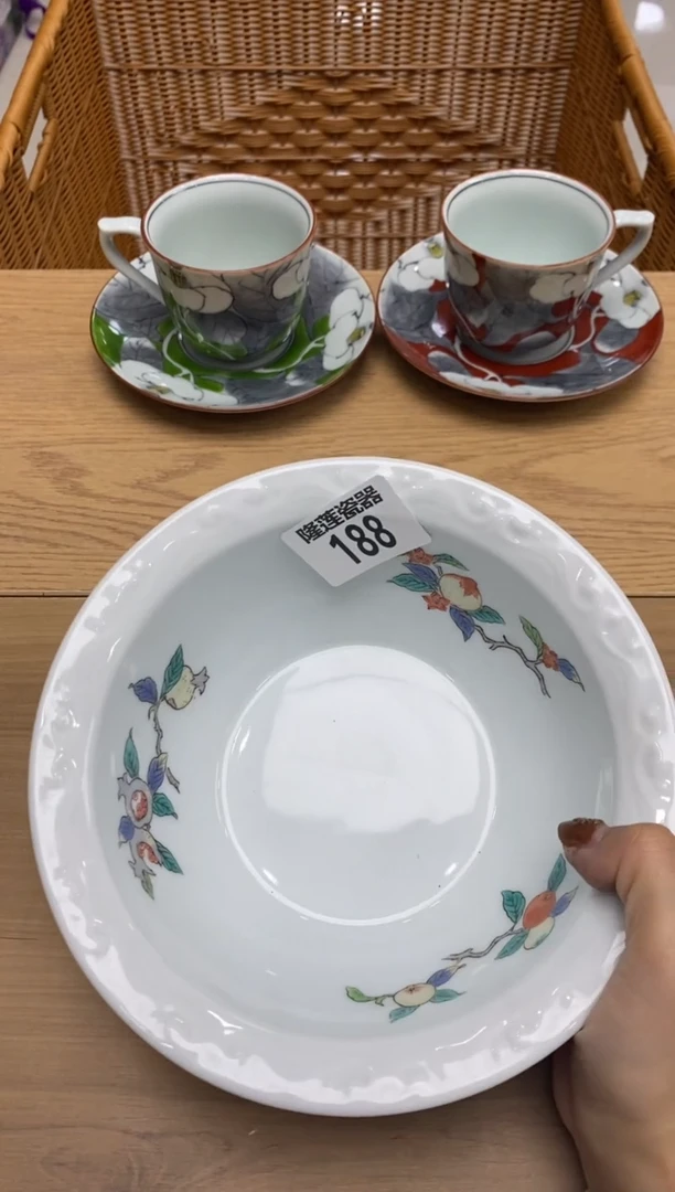 瓷片利****6隆莲瓷器欢迎大家