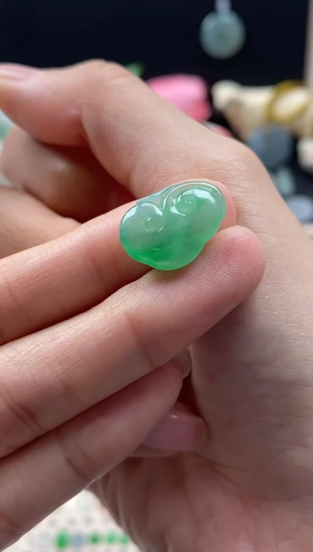 【闪购商品】翡翠颈饰未镶嵌翡翠果绿如意