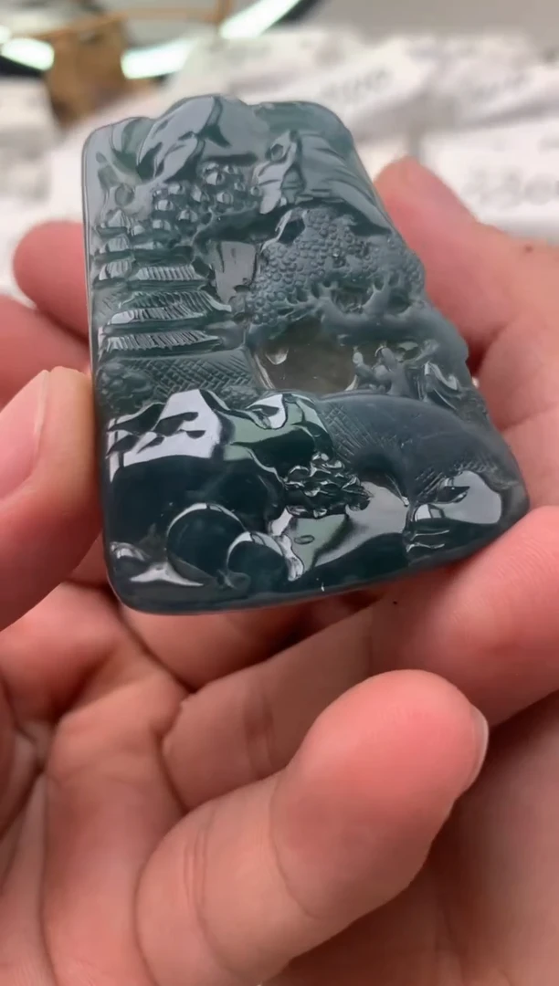 【闪购商品】翡翠颈饰未镶嵌山水