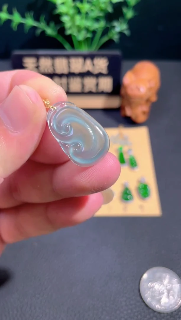 颈饰18K金镶嵌翡翠翡翠