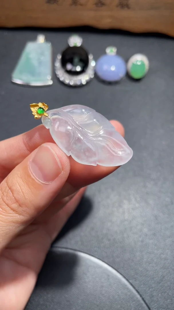 颈饰18K金镶嵌翡翠32