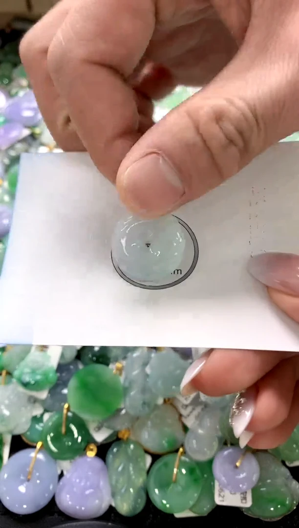 颈饰18K金镶嵌翡翠1111111111111111