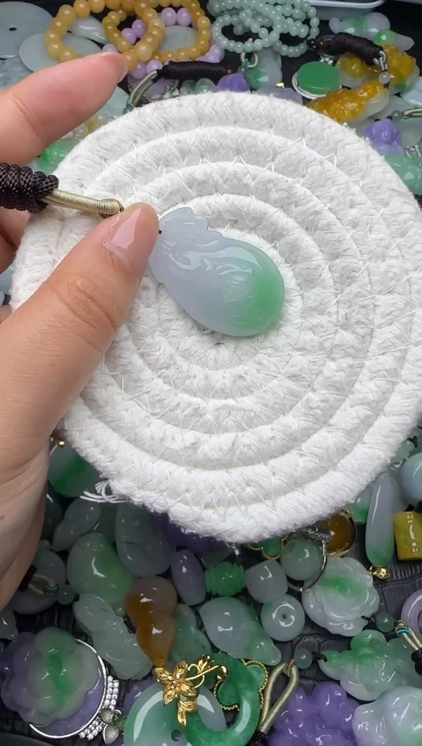 颈饰未镶嵌翡翠缅甸翡翠吊坠