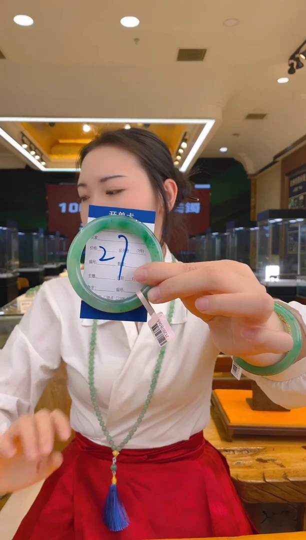 【闪购商品】石英质玉手镯未镶嵌飘花