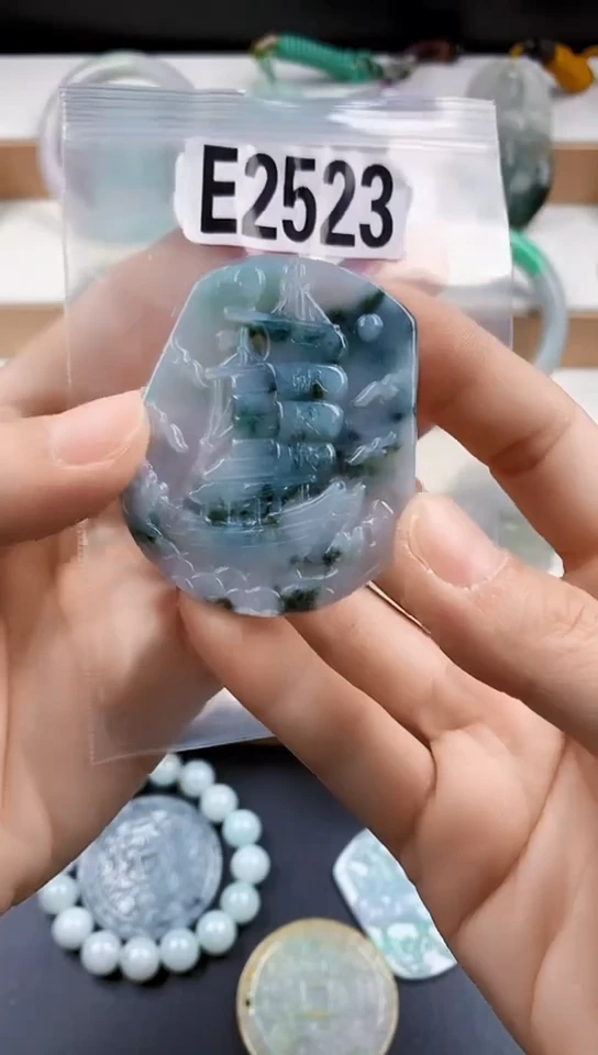 颈饰未镶嵌翡翠天然翡翠吊坠挂件