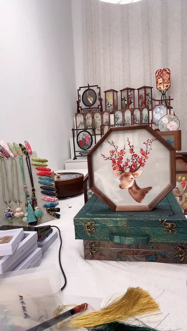 扇子苏绣作品手工摆台