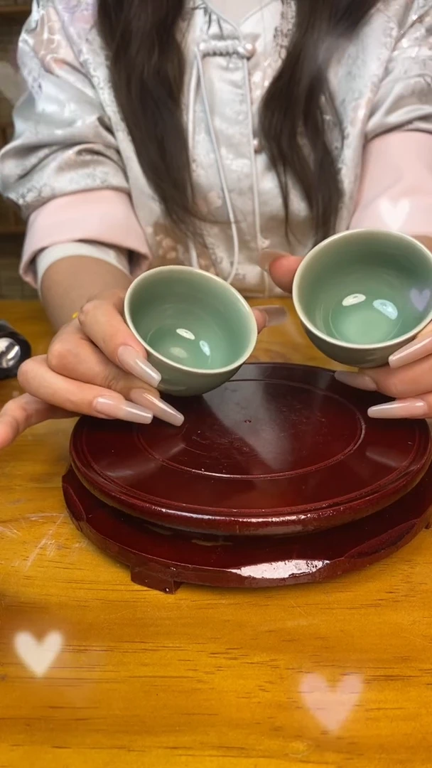 杯青瓷素面品茗杯