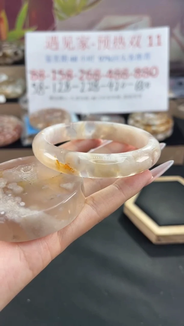 未镶嵌手镯石英质玉59