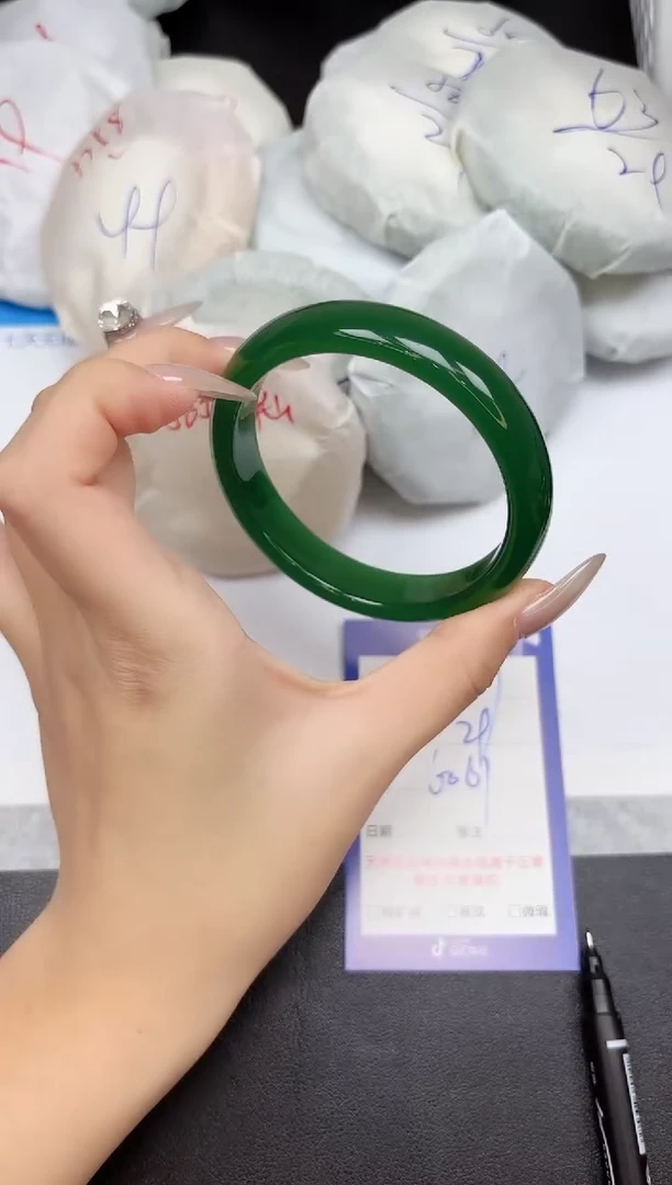 未镶嵌手镯石英质玉127-6061