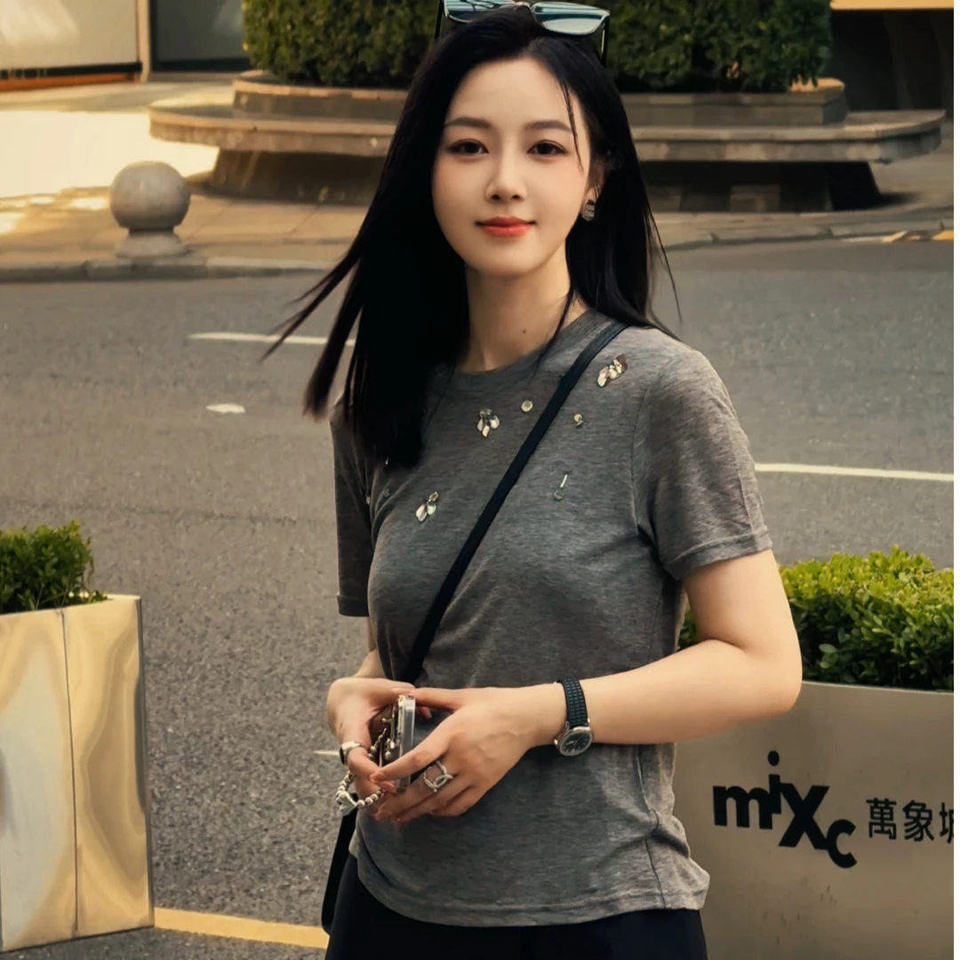 【MEEUMI】夏季女装羊毛天丝T恤亮片花短袖圆领TD2416YM