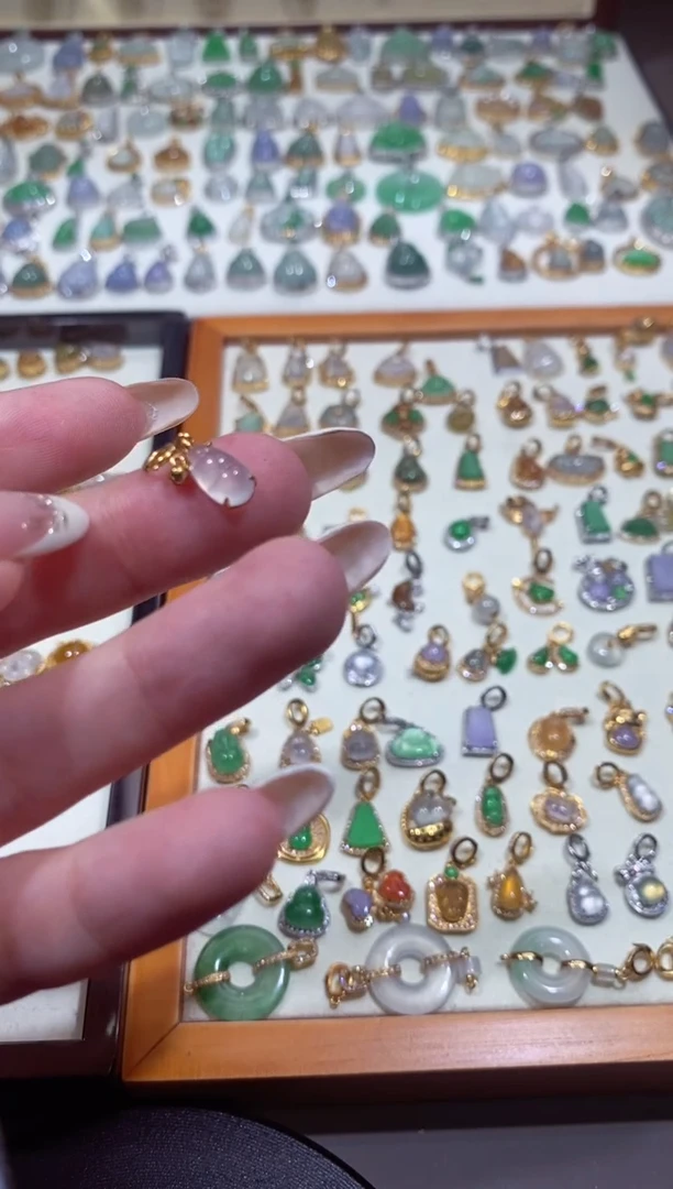 颈饰18K金镶嵌翡翠11111111