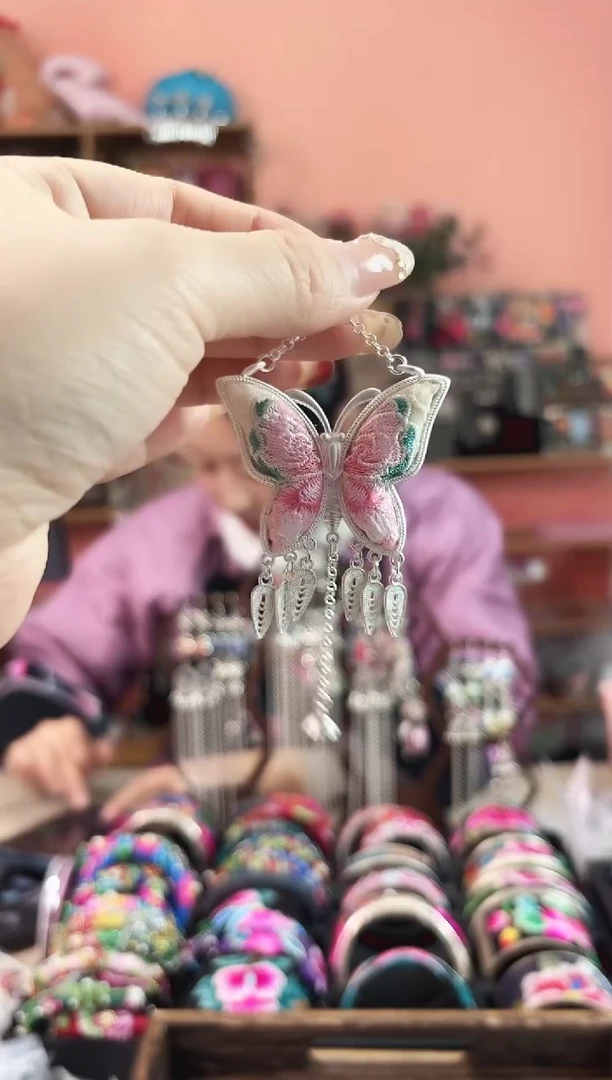 蘑****?艺枝独绣手工饰品  52