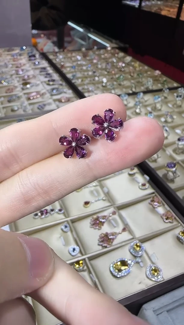 银S925镶嵌耳饰石榴石（紫牙乌）耳钉11mm