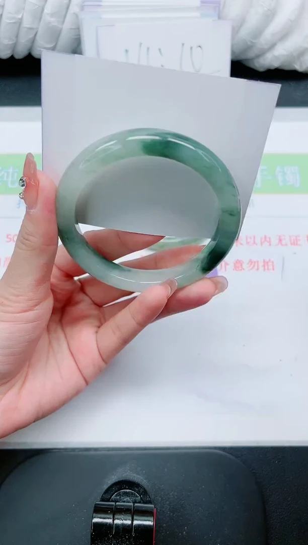 【闪购商品】石英质玉手镯未镶嵌361