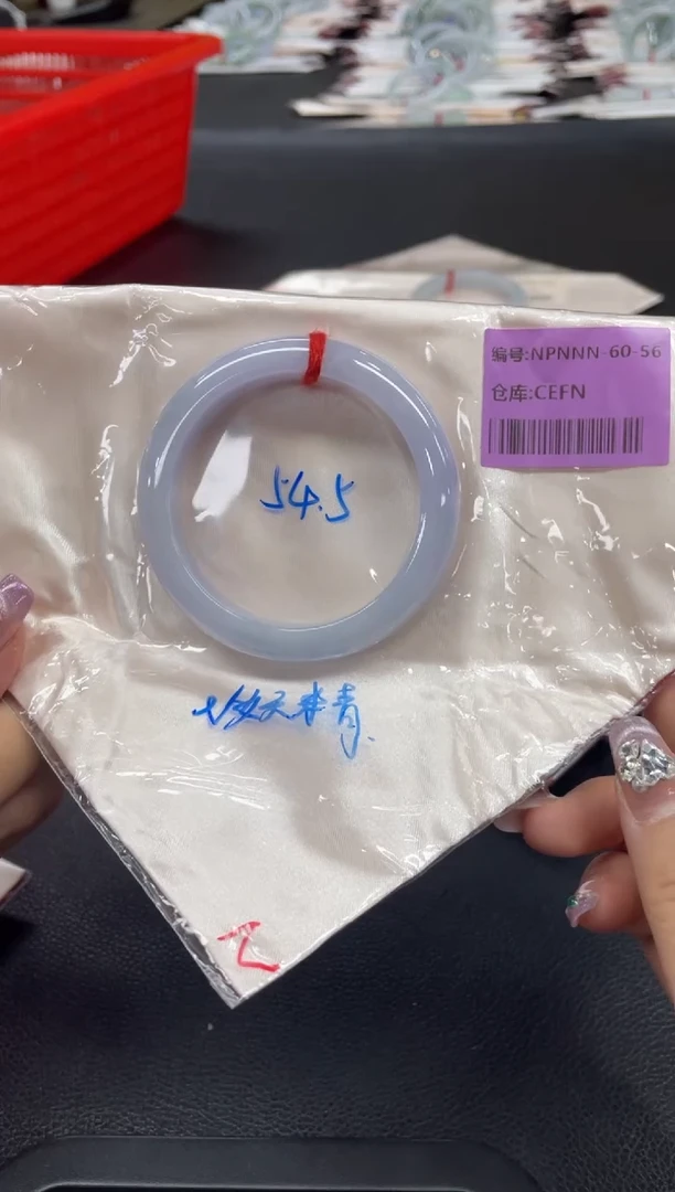 翡翠手镯未镶嵌翡翠手镯