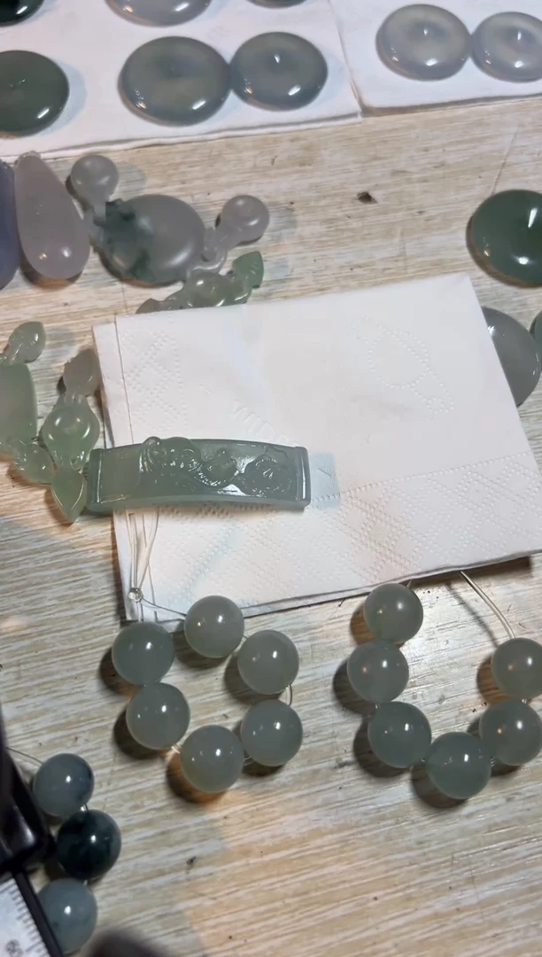 未镶嵌定制翡翠手牌