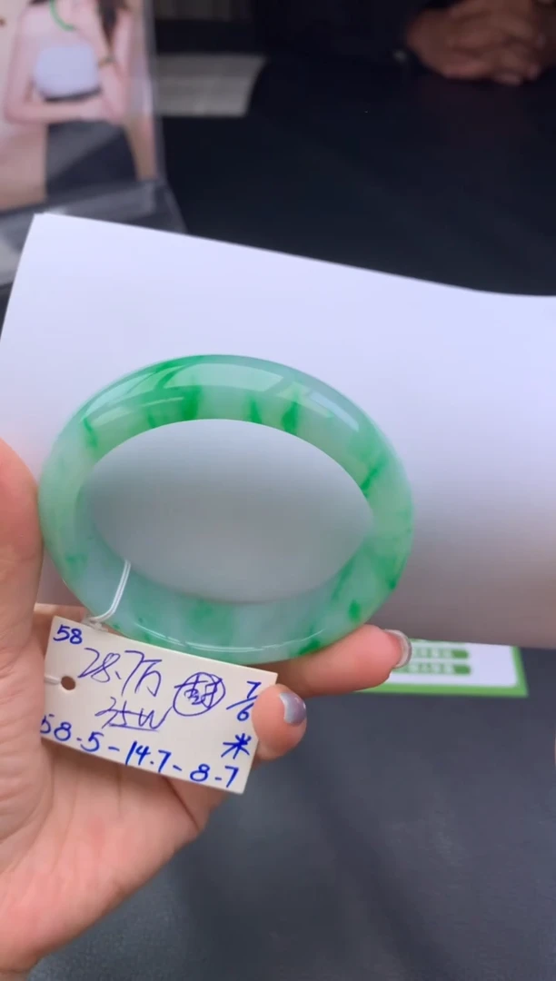 翡翠手镯未镶嵌玉手镯