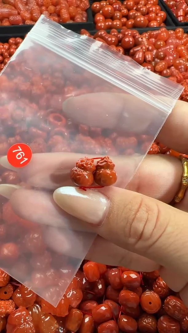 颈饰未镶嵌南红玛瑙1