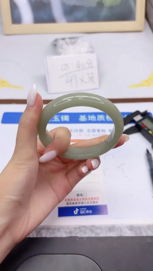 未镶嵌手镯石英质玉L176-60.8