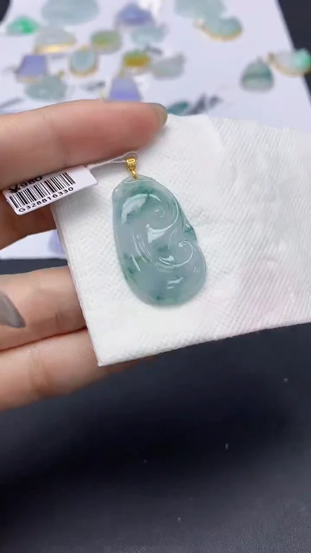 翡翠18K金镶嵌颈饰天然缅甸a货翡翠