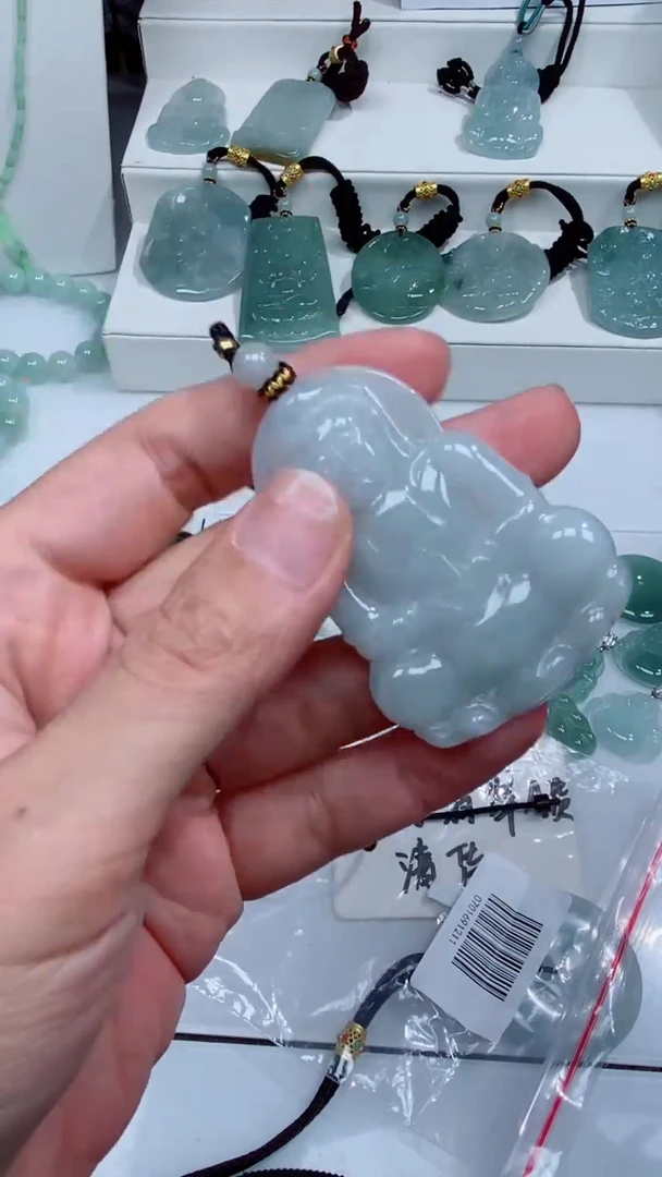 颈饰未镶嵌翡翠吊坠