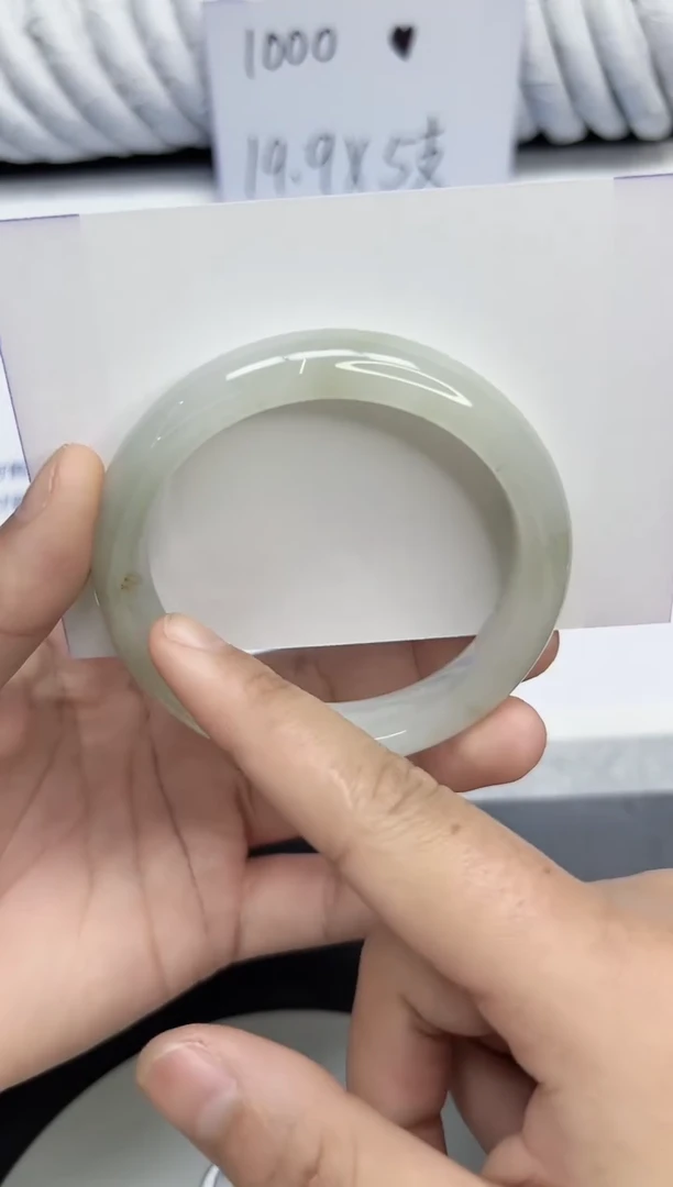 未镶嵌手镯石英质玉102/56.8