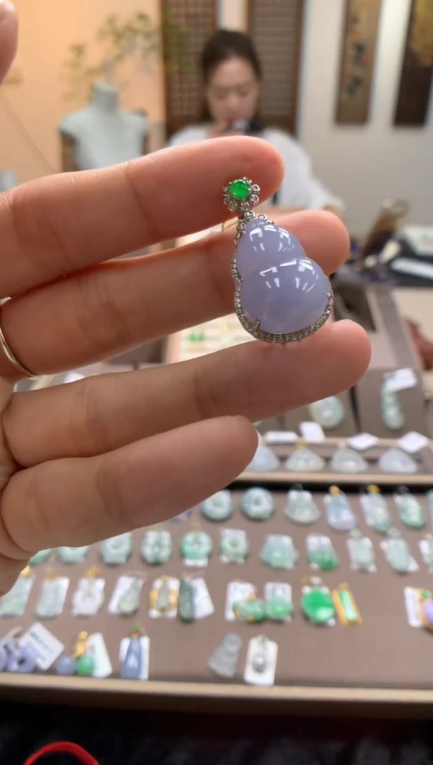 颈饰18K金镶嵌翡翠葫芦
