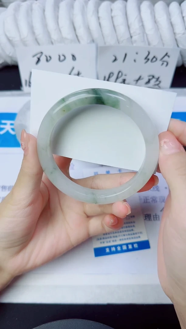 石英质玉手镯未镶嵌80/62