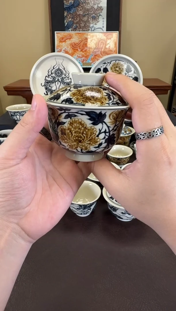 二号釉牡丹纹盖碗