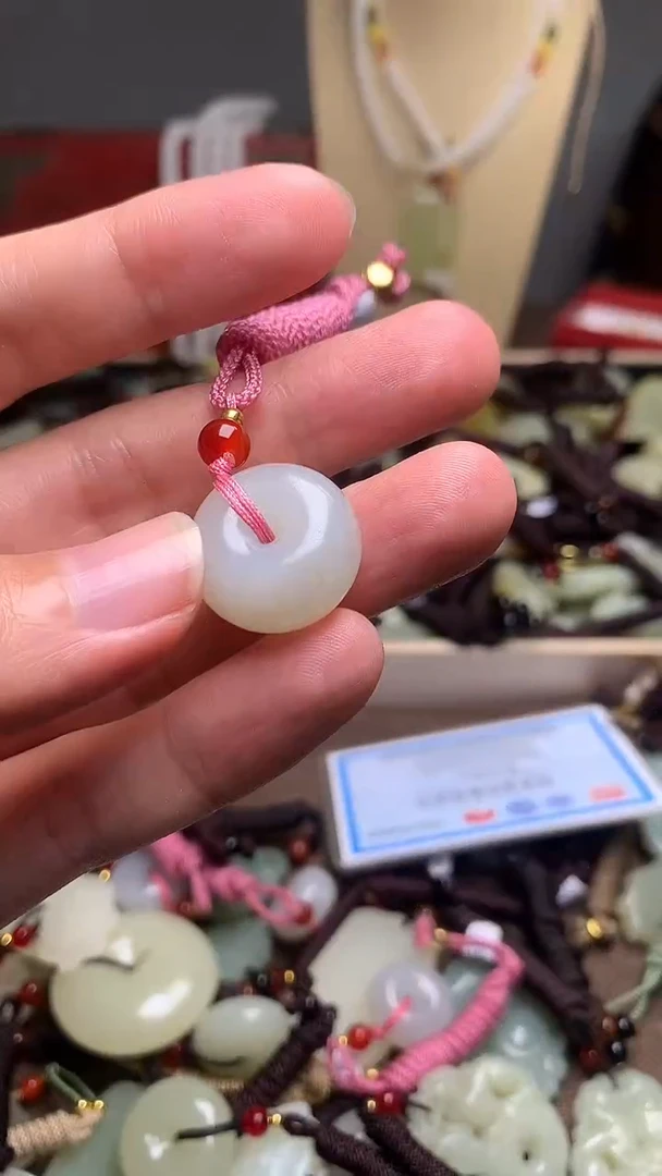 颈饰未镶嵌和田玉新疆料青海料清水和田玉吊坠