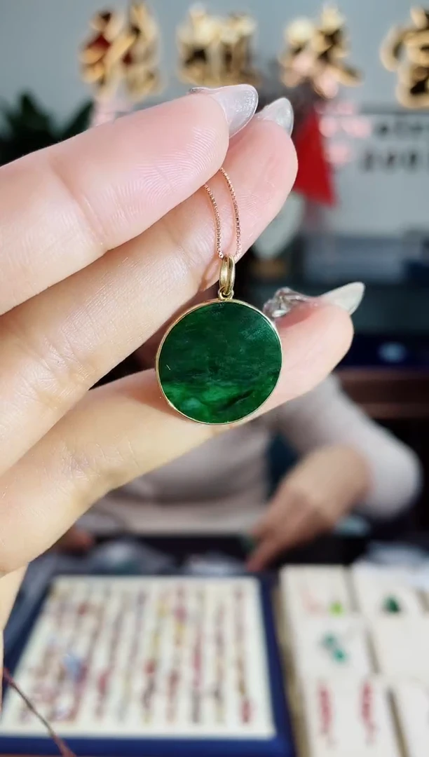 【闪购商品】翡翠颈饰18K金镶嵌吊坠