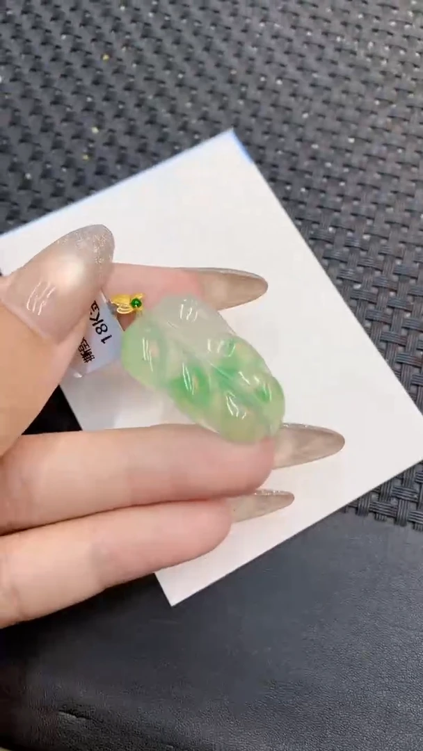 颈饰18K金镶嵌翡翠1